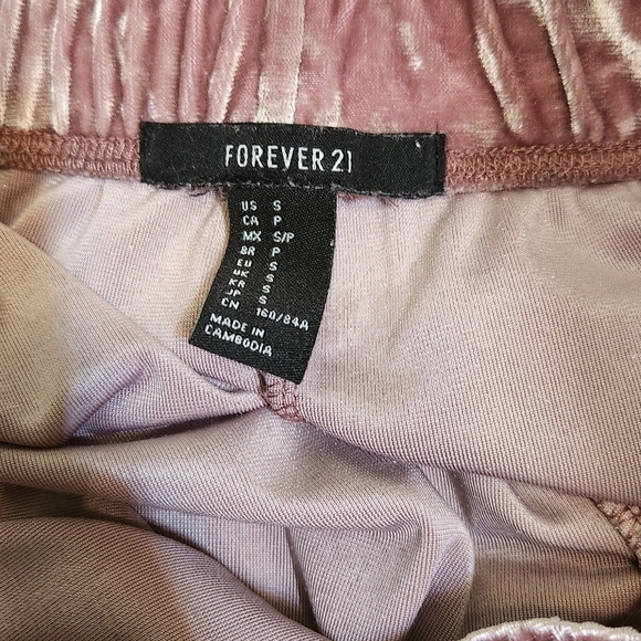 Forever 21 Small Dusty Pink Crushed Velvet Shorts - Picture 2 of 8